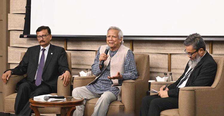 দুবাইয়ে প্রবাসীদের সমস্যার কথা শুনলেন প্রধান উপদেষ্টা